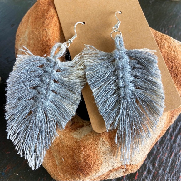 Macrame feathers earrings J. Cruz FREE Buying $70+ - Picture 3 of 5